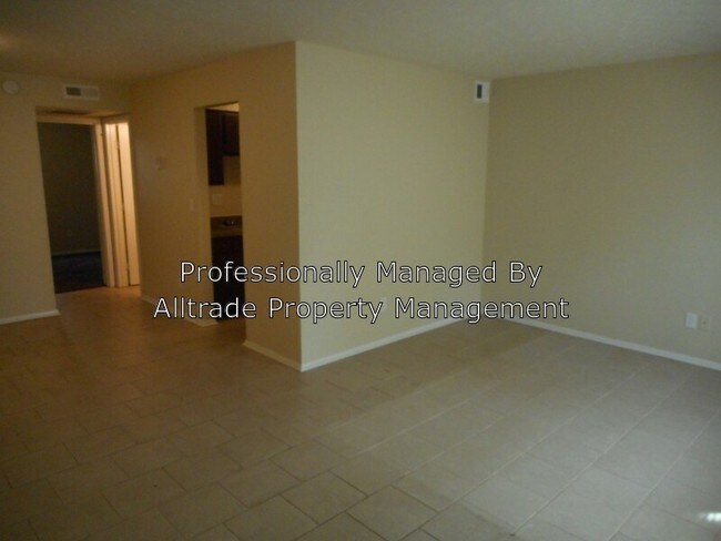 Building Photo - 820 Glen Hollow Dr