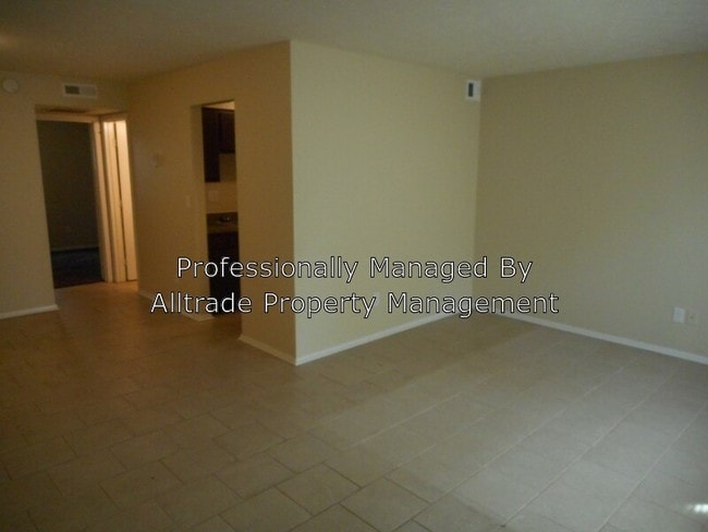 Foto del edificio - 820 Glen Hollow Dr