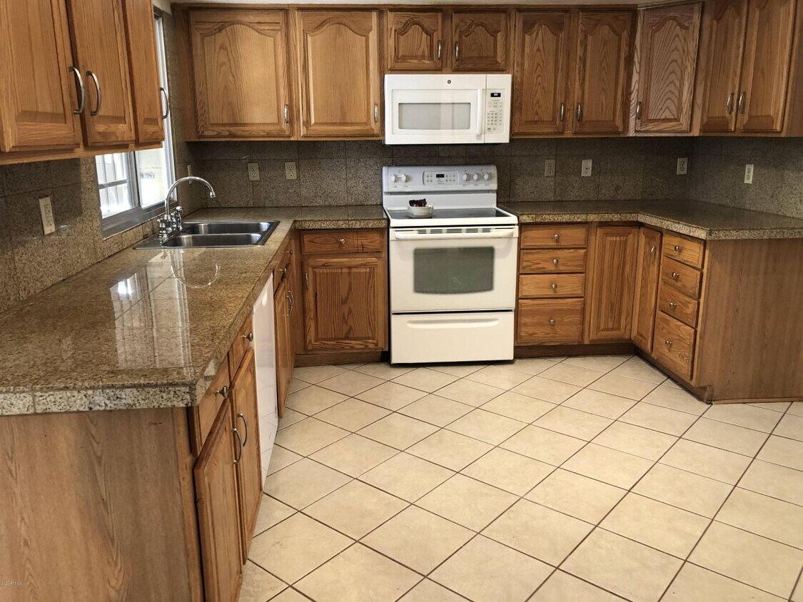 Kitchen - 8337 E Valley Vista Dr