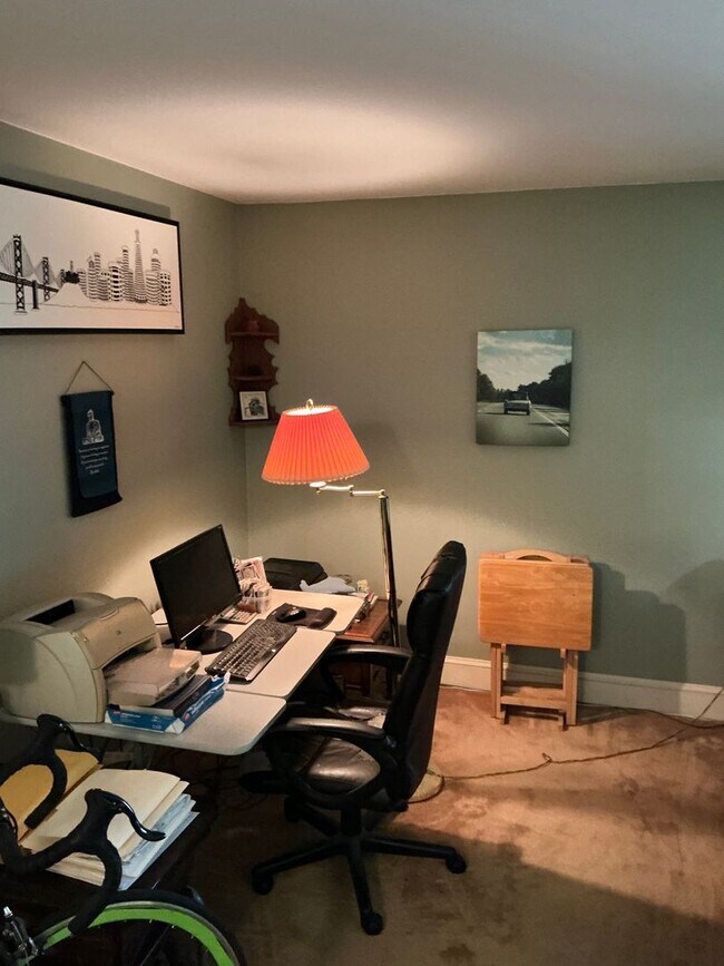 Building Photo - Large 2 bedroom 2 bathes condo