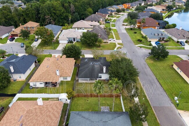 Foto del edificio - 620 Reflection Cove Rd