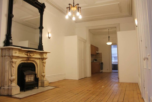Building Photo - 417 W 46th St