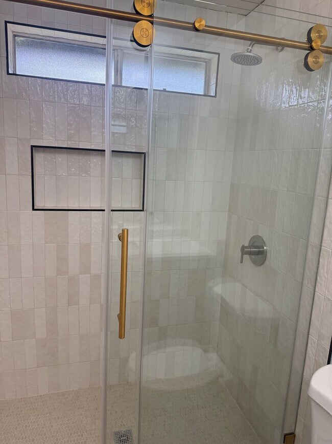 Building Photo - Fully remodeled home for rent in cul de sac
