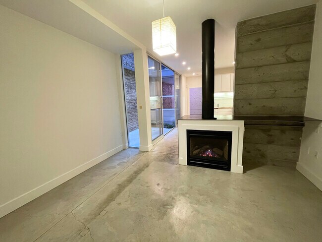 Foto del edificio - 715 Commercial St