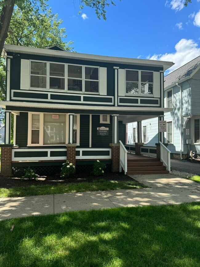 Building Photo - 412 W Washington Ave