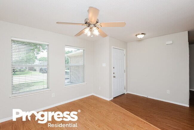 Building Photo - 2325 Northway