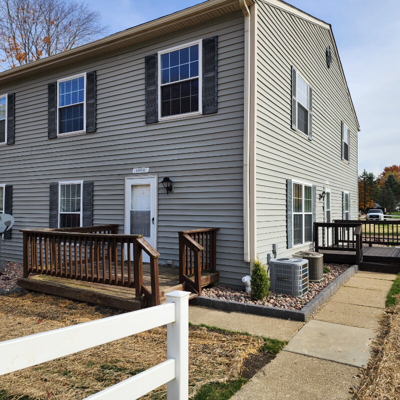 1332 Hibbard Dr Stow, OH 44224 – photo 2