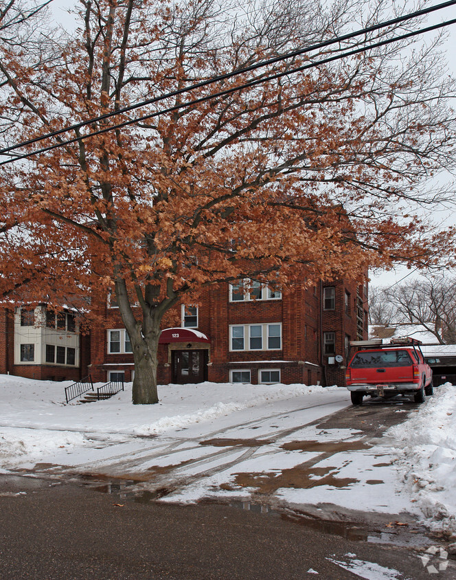 Building Photo - 123 N Portage Path