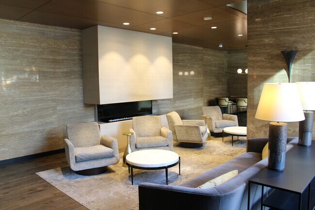 Foto del edificio - 1030 N State St