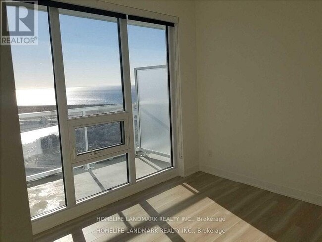 Building Photo - 17 Bathurst St