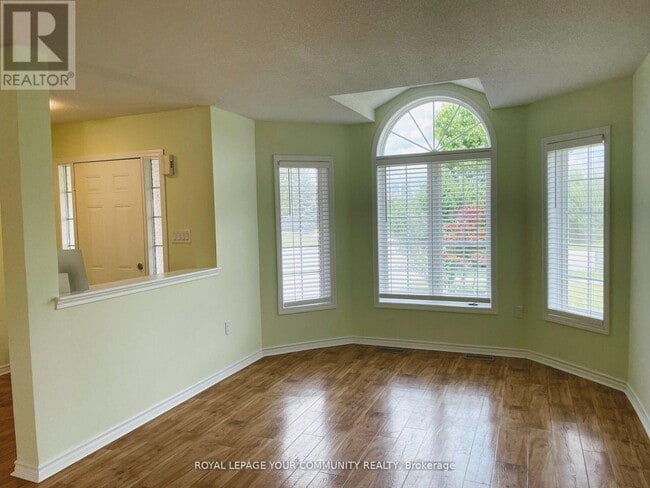 Photo du bâtiment - 24 Sun King Crescent