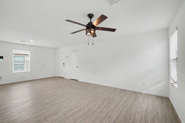 Building Photo - 3 Bed in The Silos | No Carpet + Appliances Included + Community Amenities!