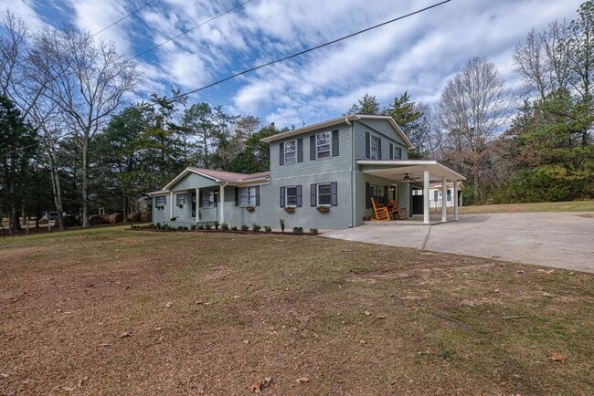 Building Photo - Newly Renovated - Move In Ready Home! 5 Bedrooms 3 Bathrooms