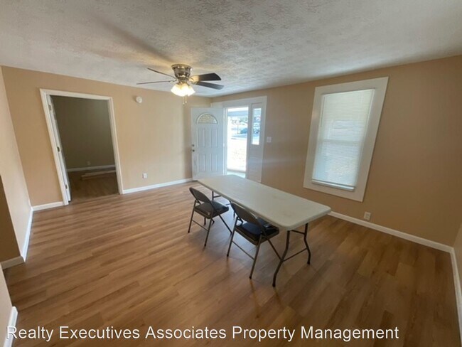 Building Photo - 3 br, 1 bath House - 1413 E. Harper Ave