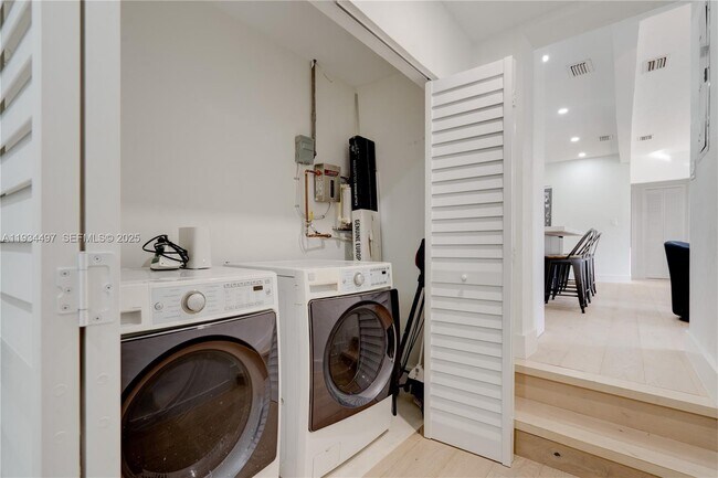 Foto del edificio - 347 NE 110th St