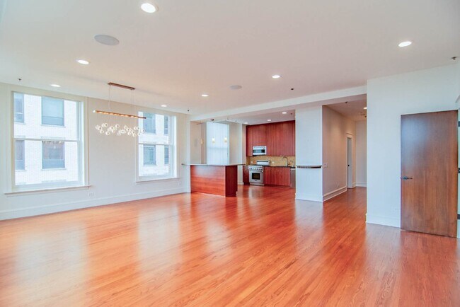 Building Photo - Luxury 2bd/2bth Condo w/Unobstructed Lake ...
