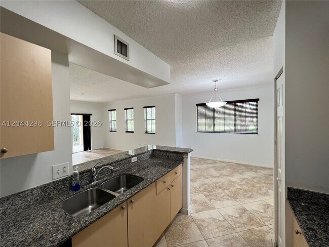 Building Photo - 2490 Centergate Dr