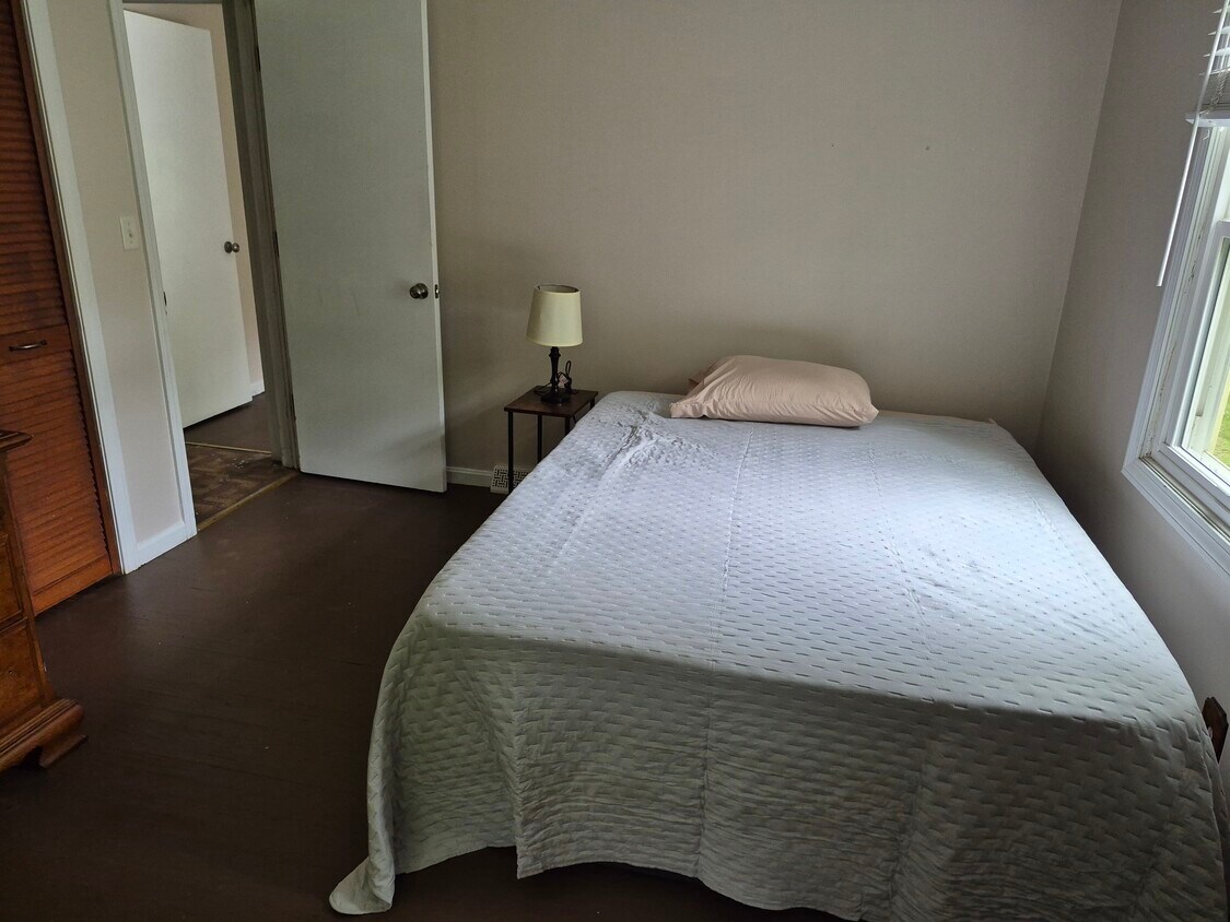 Cama queen completamente nueva - 223 Garnet St