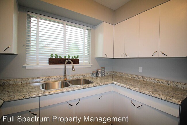 Building Photo - 3 br, 1 bath House - 2115 Westvale