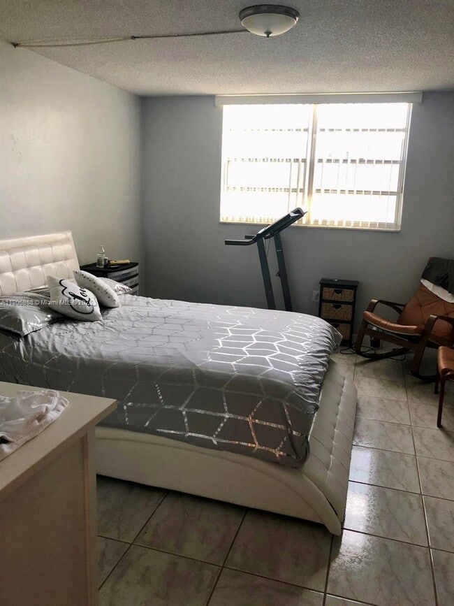 Foto del edificio - 1470 NE 125th Terrace