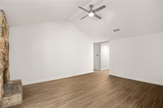 Foto del edificio - 6502 Brushy Ridge Cove