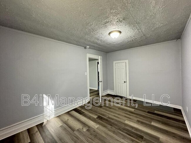 Building Photo - 1310 Forrest Ave