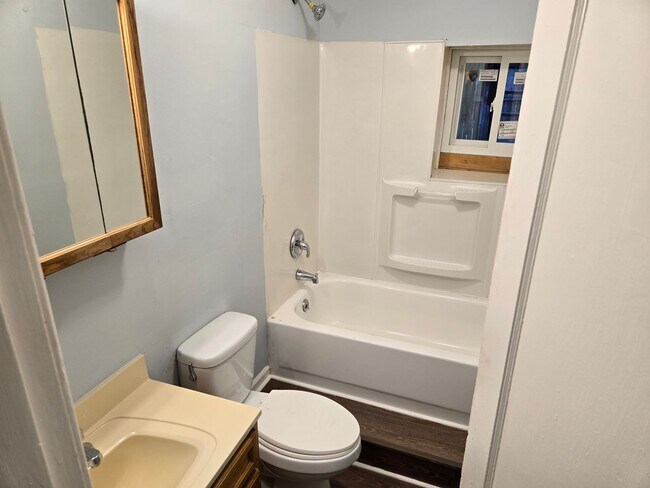 Foto del edificio - 1317 W 3rd St