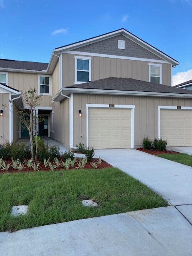 Building Photo - New 2 Story 3 Bed 2 1/2 with Rent Specials!