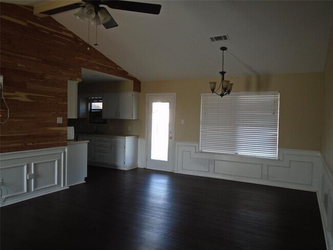 Building Photo - 3817 Trinity Ln