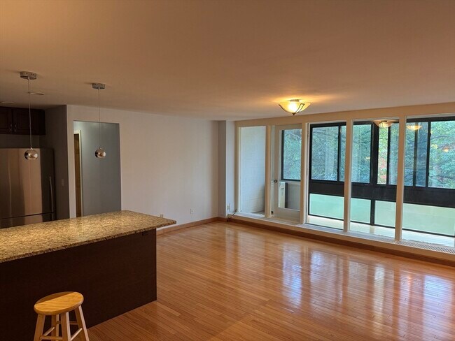 Building Photo - 6 Juniper St