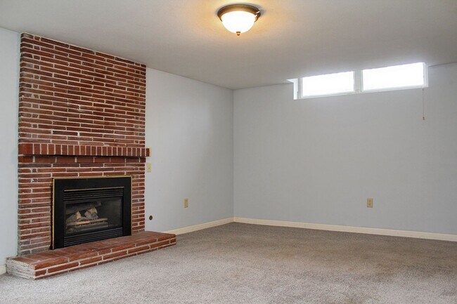 Foto del edificio - Spacious 1 Bedroom ADU Apartment in the He...