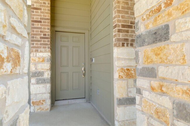 Foto del edificio - 323 Mineral Springs Dr