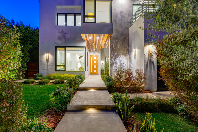 Building Photo - 4175 Greenbush Ave