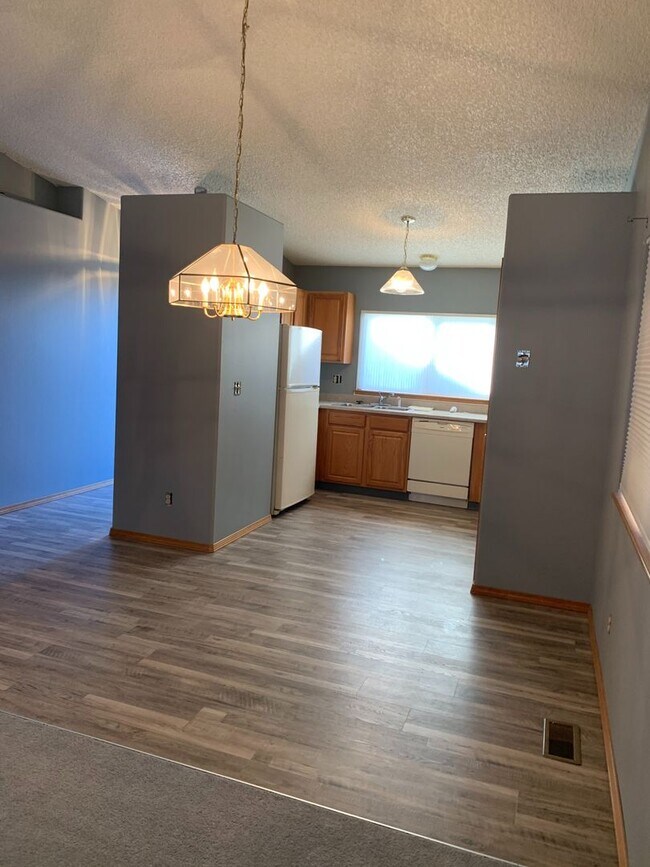 Foto del edificio - Charming three bedroom home for Rent on Butterfield