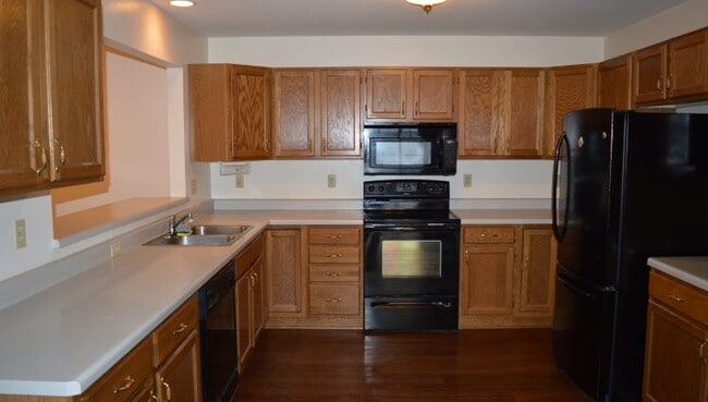 Building Photo - 5694 Claredon Dr