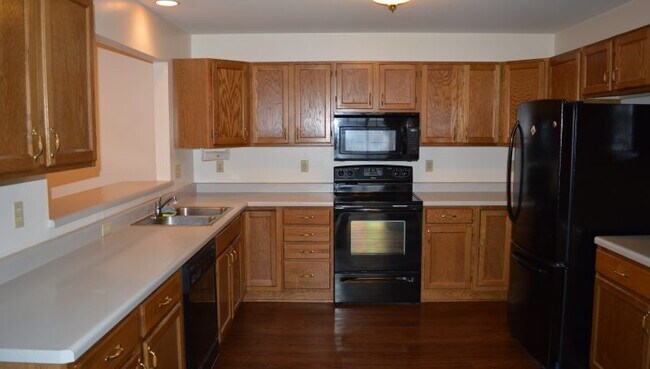 Foto del edificio - 5694 Claredon Dr