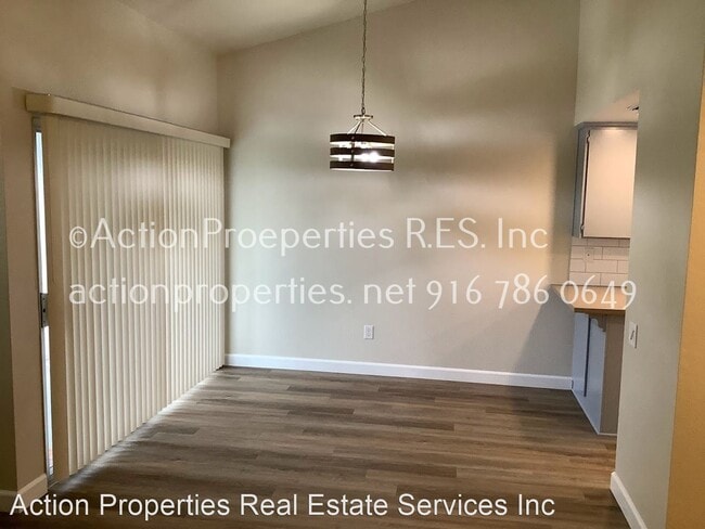Building Photo - 3 br, 2 bath House - 7620 Luzern Way