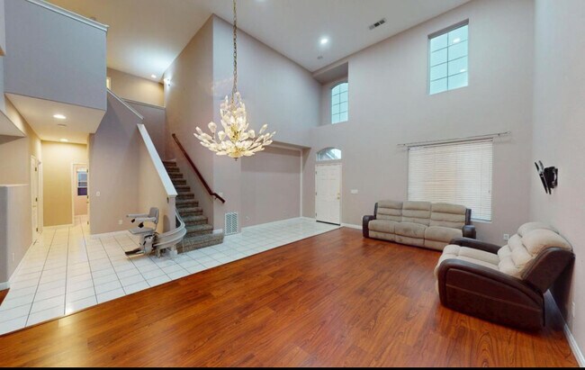 Foto del edificio - 2638 E Skyview Ave