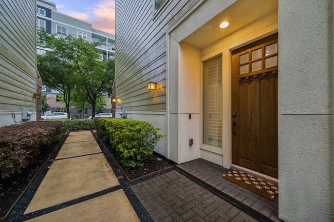 Foto del edificio - 1107 W 24th St