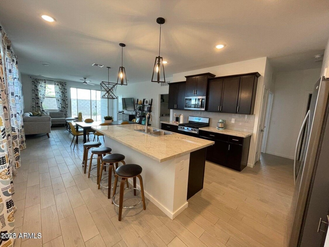 Foto principal - 40629 W Sunland Dr