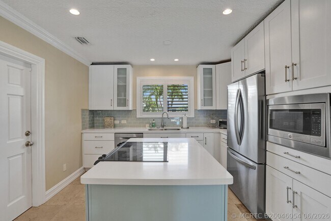 Building Photo - 248 Codrington Dr