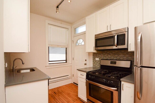 Foto del edificio - 2328 N Rockwell St