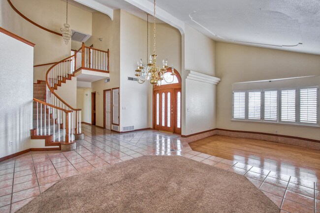 Foto del edificio - 6912 Crown Ridge Dr