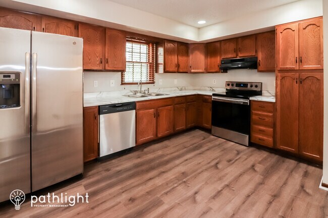 Building Photo - 15112 W 83rd St