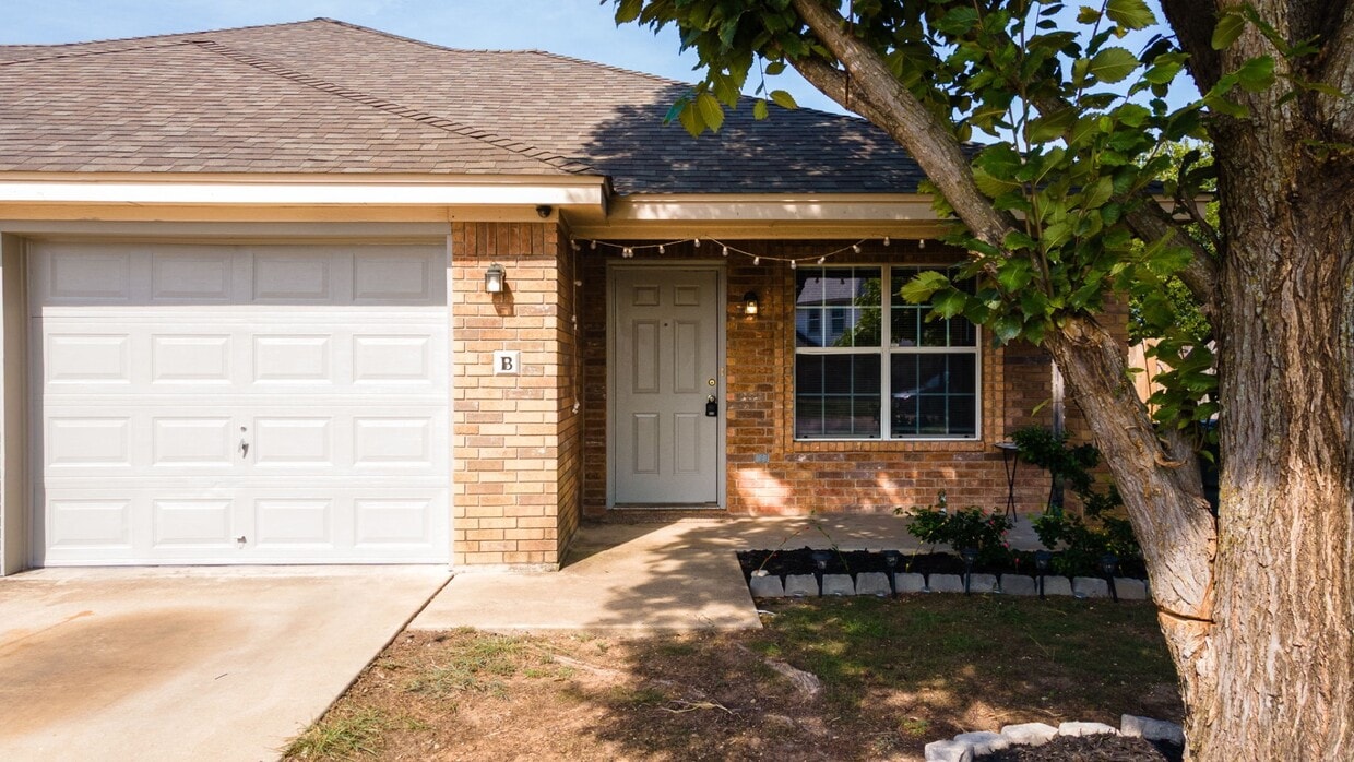 Primary Photo - 1404 Chips Dr