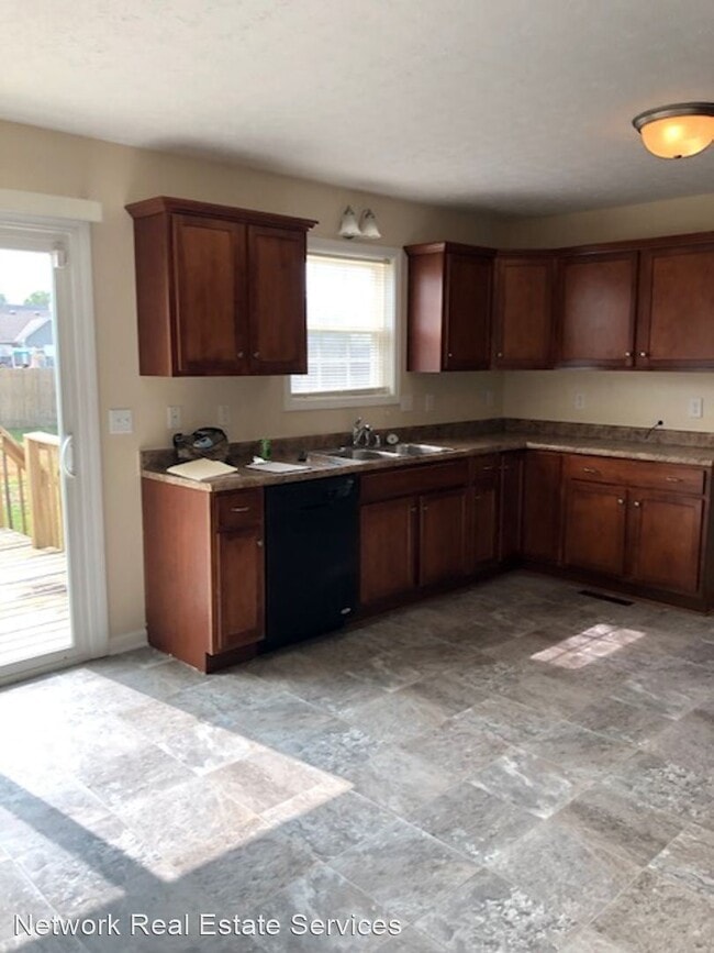 Building Photo - 3 br, 2.5 bath House - 124 Longsdale Court