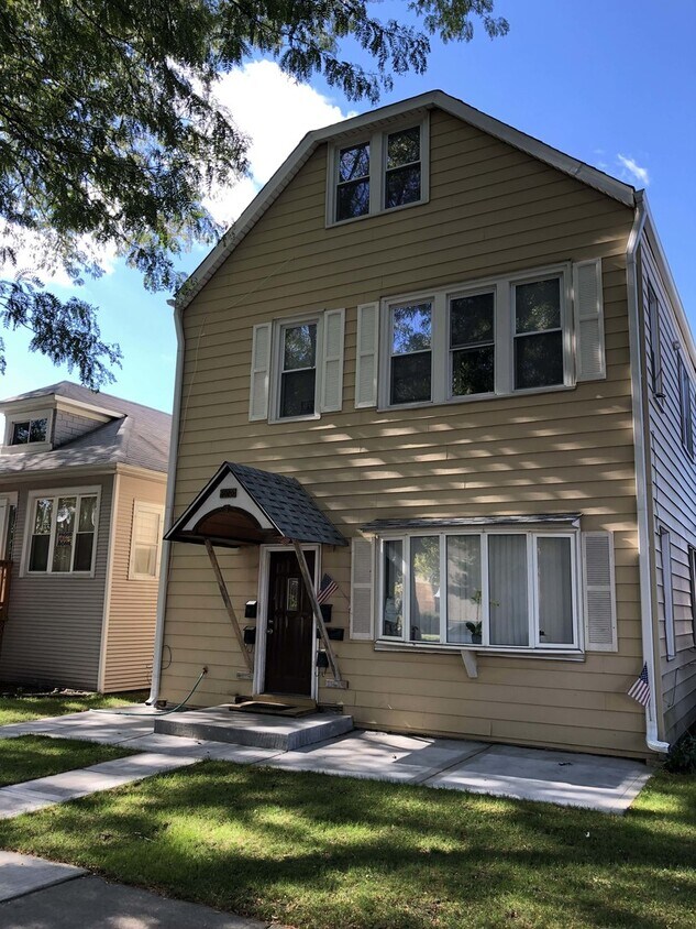 Primary Photo - 5020 N McVicker Ave