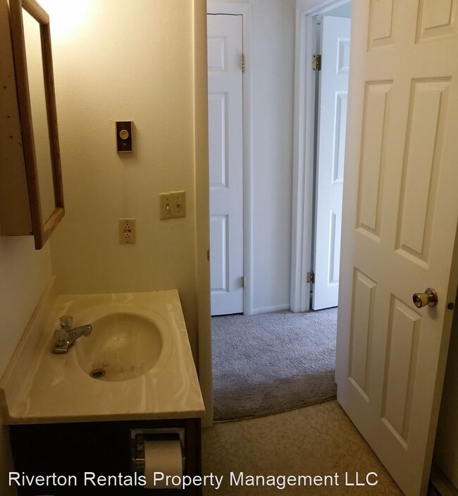 Building Photo - 1 br, 1 bath Apartment - 201 South 4th West