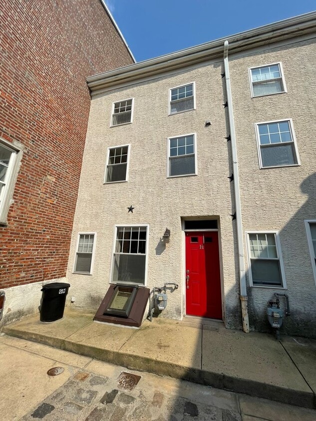 Cozy One Bedroom Townhome w/ All Amenities... - Cozy One Bedroom Townhome w/ All Amenities...