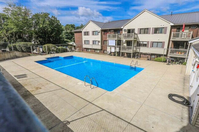 Condo pool - 31 Andrew St